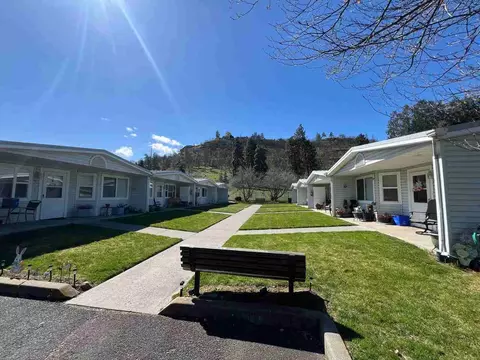 1312 W 10th St, The Dalles, OR 97058