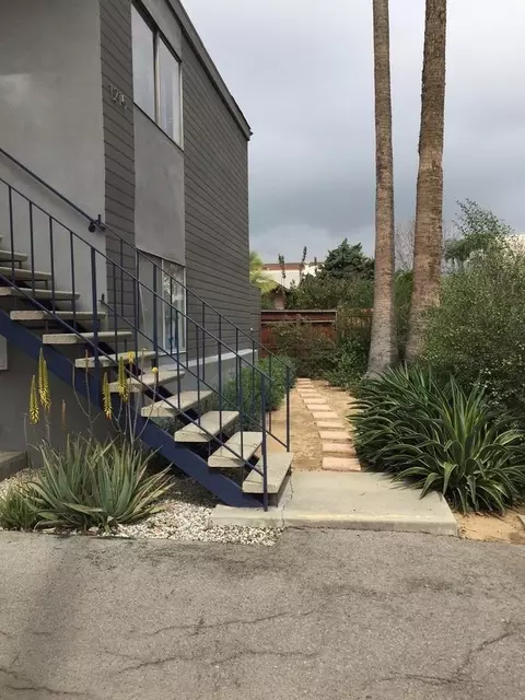 1215 N June St, Los Angeles, CA 90038