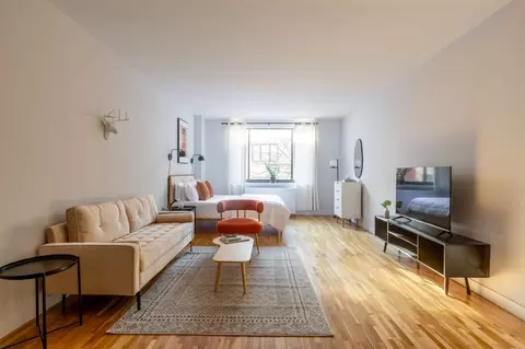 200 E 11th St, New York, NY 10003