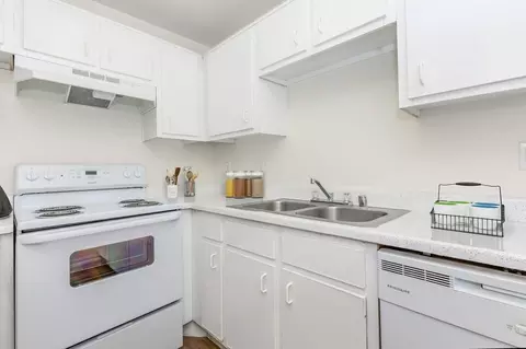9888 United Dr, Houston, TX 77036