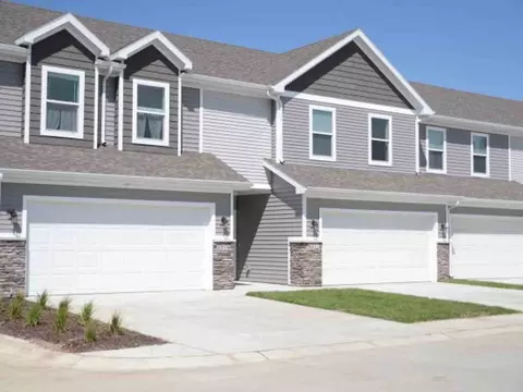 Brookview Pl, Urbandale, IA 50322