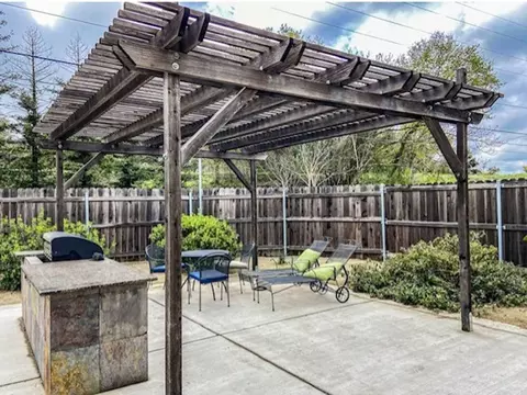 5820 Newman Ct, Sacramento, CA 95819