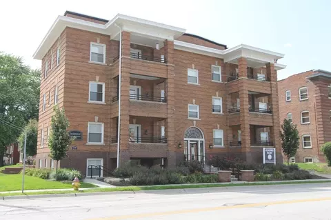 1148 Park Ave, Omaha, NE 68105
