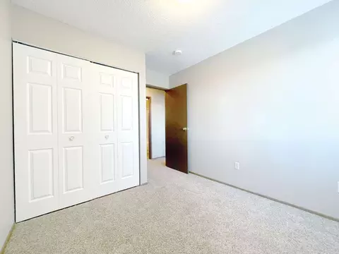 605 505 525 605 705 Park St, Minot, ND 58701 photo 20