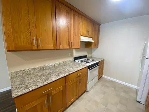 88 Th St, Broadmoor, CA 94015