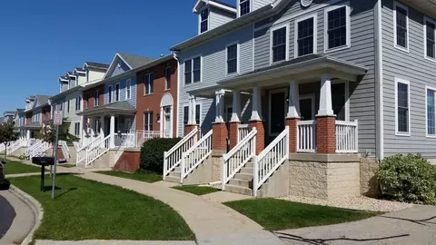 1203 Prospect Cmns, Sun Prairie, WI 53590