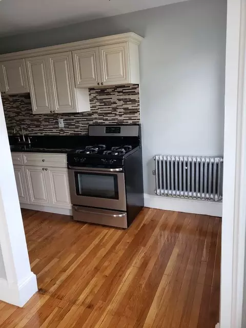 176 Lafayette St, Salem, MA 01970
