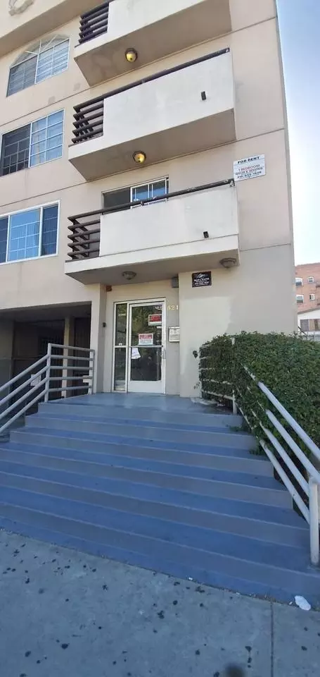 521 S Manhattan Pl, Los Angeles, CA 90020