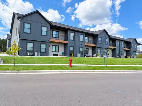 300 Yellowstone Tr 676708736756 Yosemite Way #300-300, Altoona, WI 54720