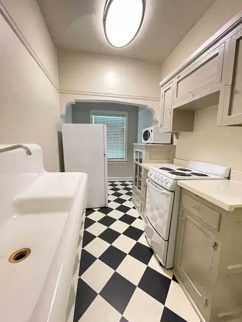 1705 N St, Sacramento, CA 95811