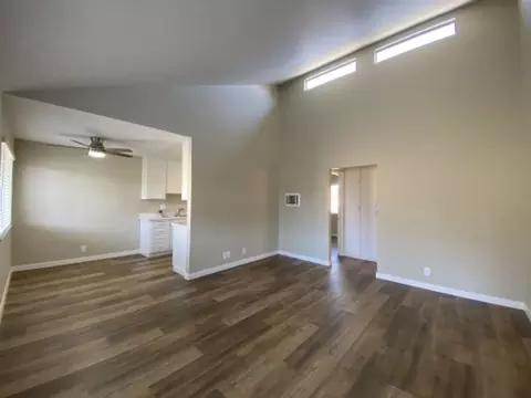 2585 Jefferson St, Carlsbad, CA 92008