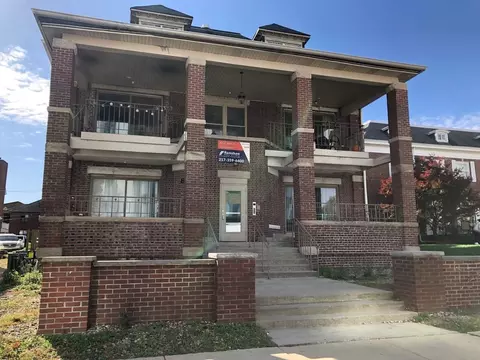 305 E John St, Champaign, IL 61820