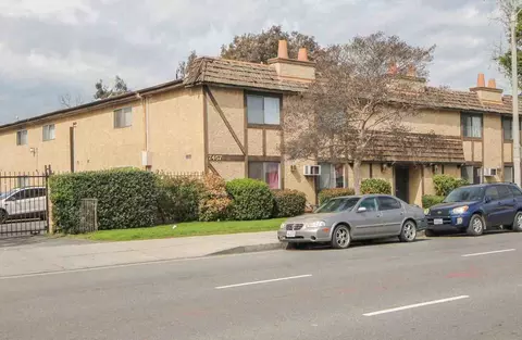 7457 Woodman Ave, Los Angeles, CA 91405