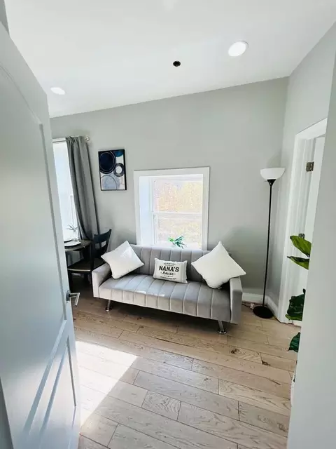 1425 P St NW, Washington, DC 20005 photo 3