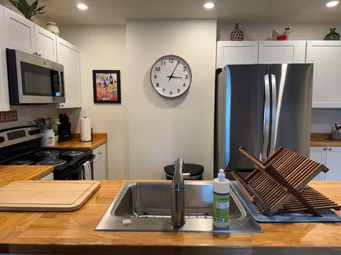 66 Hungerford Ter, Burlington, VT 05401