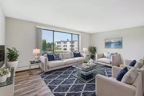 5300 Vernon Ave S, Edina, MN 55436