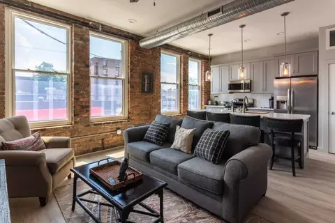 Elm St, Cincinnati, OH 45202