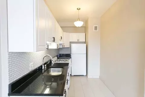 1642 E 56th St, Chicago, IL 60637