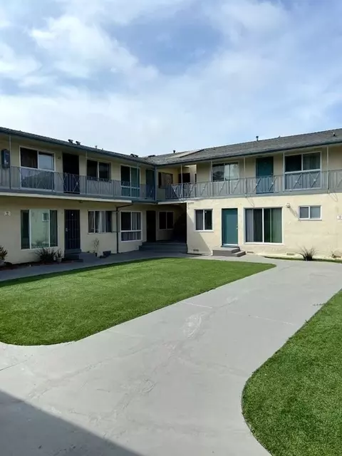 4633 August St, Los Angeles, CA 90008