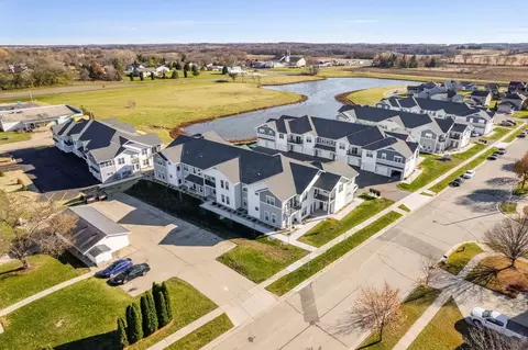 604 Autumn Wood Pkwy, Deerfield, WI 53531