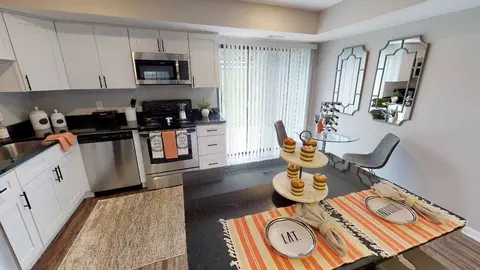 6423 Silverbrook W, West Bloomfield, MI 48322 photo 10