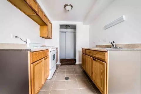 410 E 107th St, Chicago, IL 60628 photo 4