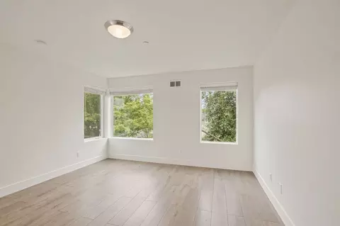 4730 SE Belmont St, Portland, OR 97215