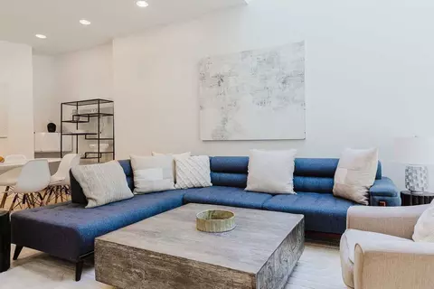 200 E 11th St, New York, NY 10003
