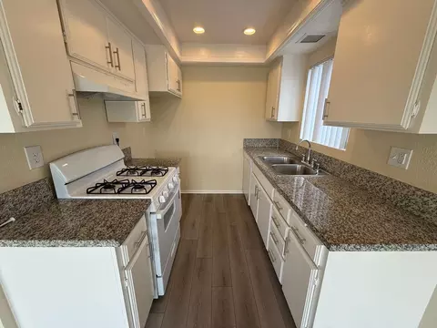 1407 Alabama St, Huntington Beach, CA 92648