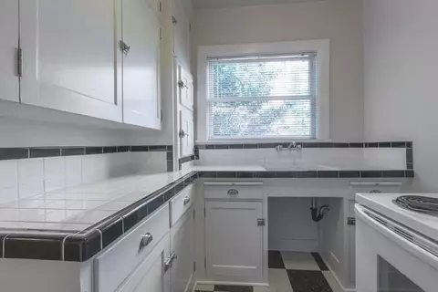2030 NW Marshall St, Portland, OR 97209