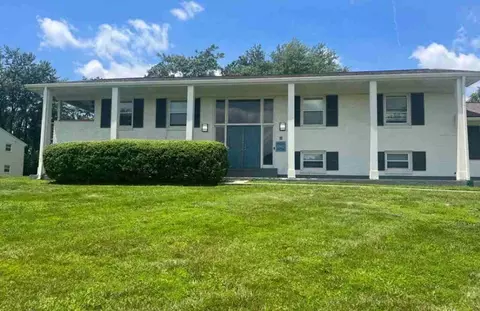 6100 Ledgewood Pkwy, Louisville, KY 40214