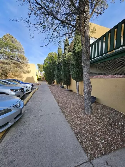 5410 Phoenix Ave NE, Albuquerque, NM 87110