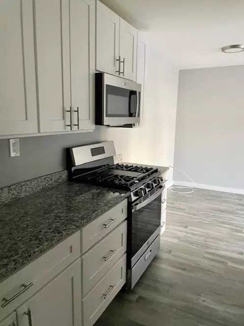 490 Sherwood Pl, Stratford, CT 06615