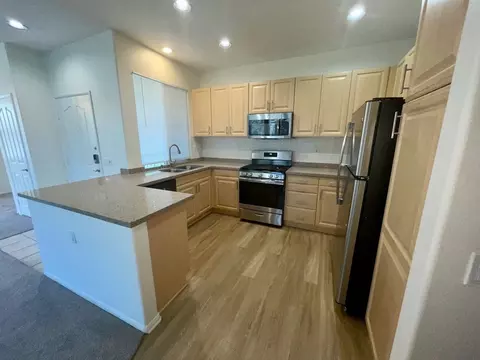 930 Pacific Strand Pl, Ventura, CA 93003