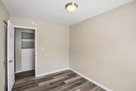 530 Sundown Dr, Independence, MO 64054