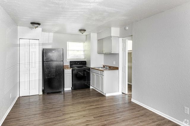 530 Sundown Dr, Independence, MO 64054