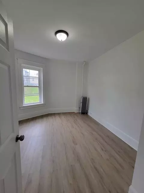 568- 570 Main St, Kingston, PA 18704