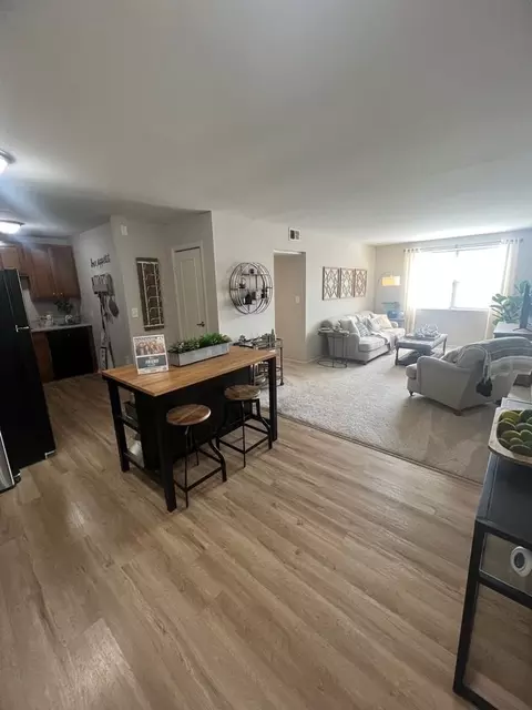 2565 Riverside Dr, Columbus, OH 43221 photo 2