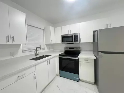 2251 NE 170th St, North Miami Beach, FL 33160