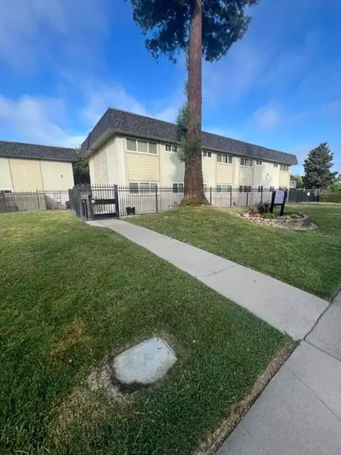 6140 Gloria Dr, Sacramento, CA 95831