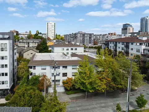816 NE 43rd St, Seattle, WA 98105