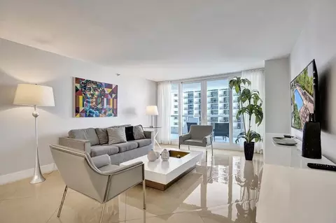 1717 N Bayshore Dr, Miami, FL 33132