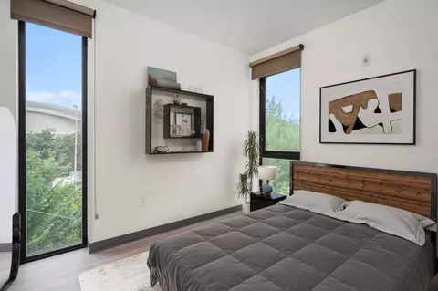 105 NE Multnomah St, Portland, OR 97232