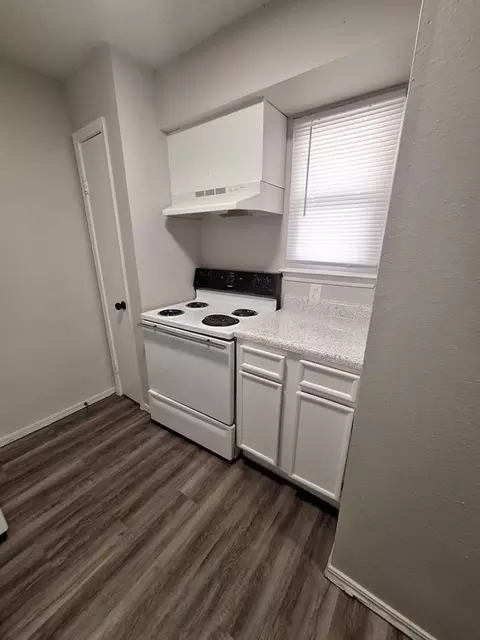 11107 E Brady St, Tulsa, OK 74116 photo 2