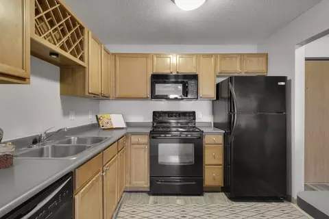 3900 Plymouth Blvd, Plymouth, MN 55446