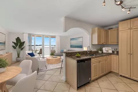 1885 Shore Dr S, South Pasadena, FL 33707