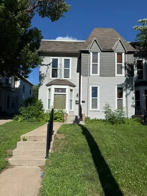1313 S 32nd St, Omaha, NE 68105