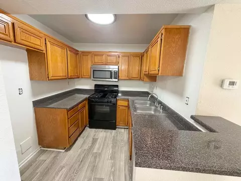 7020 Remmet Ave, Los Angeles, CA 91303
