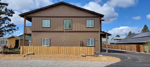 2141 SW 19th St, Redmond, OR 97756