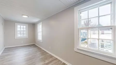 2121 W 105th St, Cleveland, OH 44102